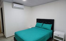 Aparta Estudio Condo